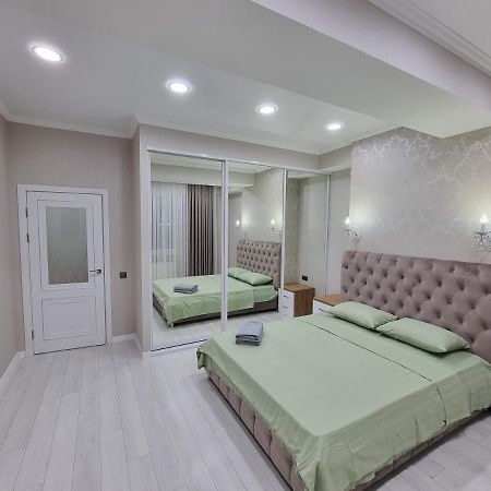 Grand Excelent New Ultra Central Apartments Kischinau Exterior foto