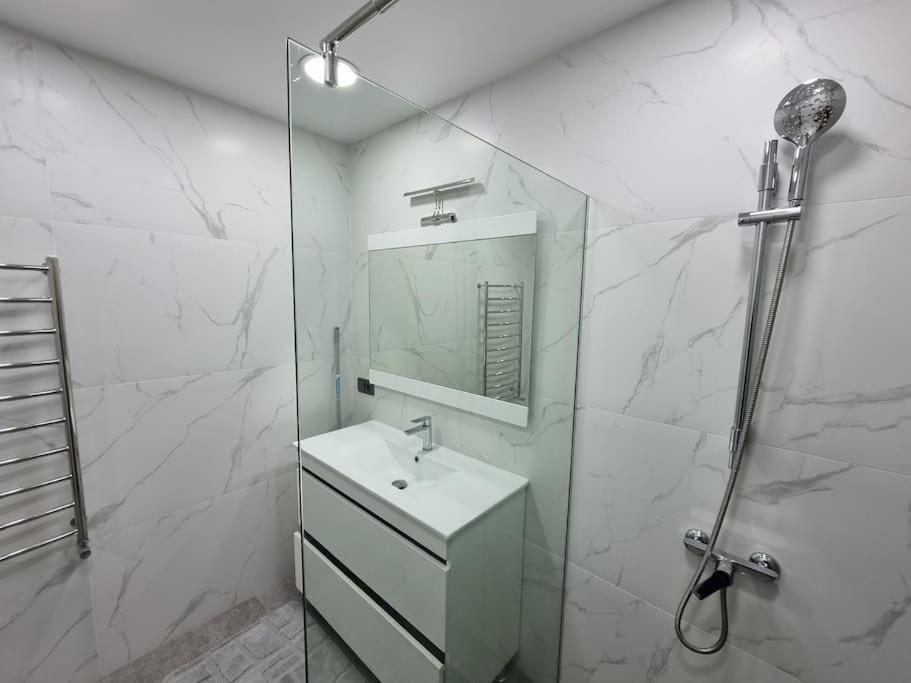 Grand Excelent New Ultra Central Apartments Kischinau Exterior foto