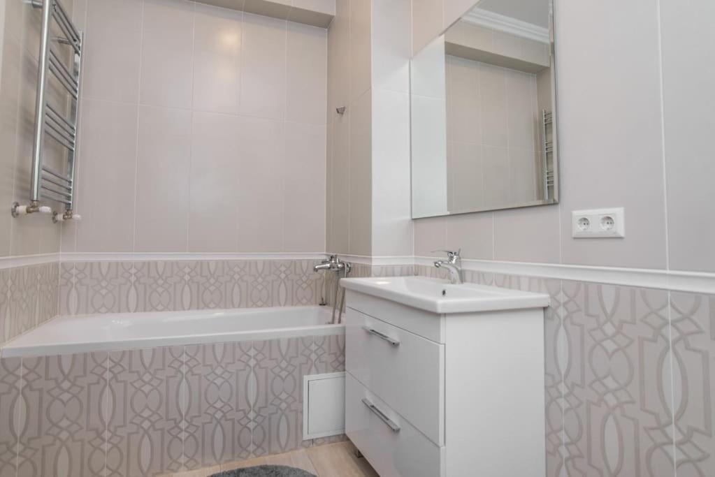 Grand Excelent New Ultra Central Apartments Kischinau Exterior foto