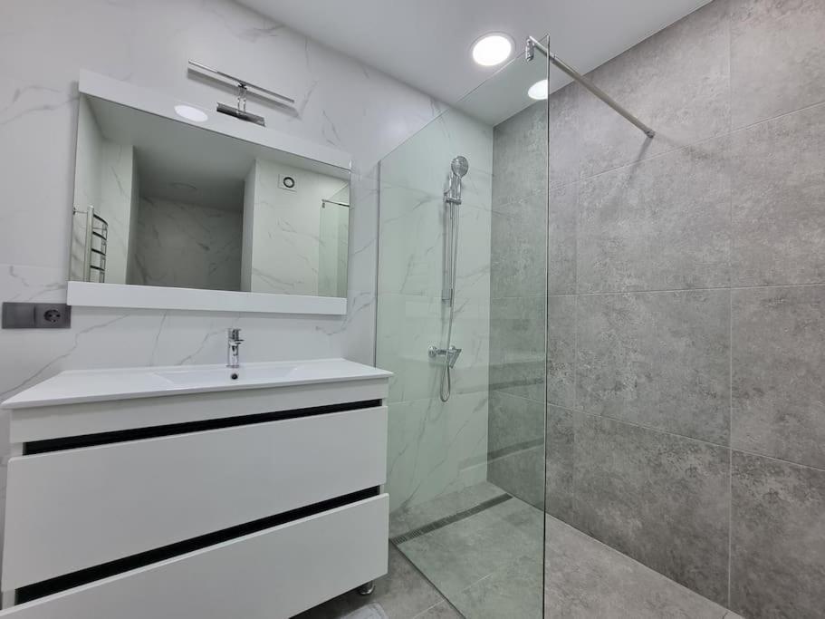 Grand Excelent New Ultra Central Apartments Kischinau Exterior foto