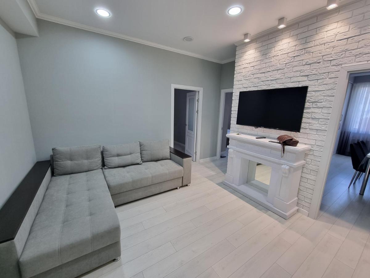 Grand Excelent New Ultra Central Apartments Kischinau Exterior foto