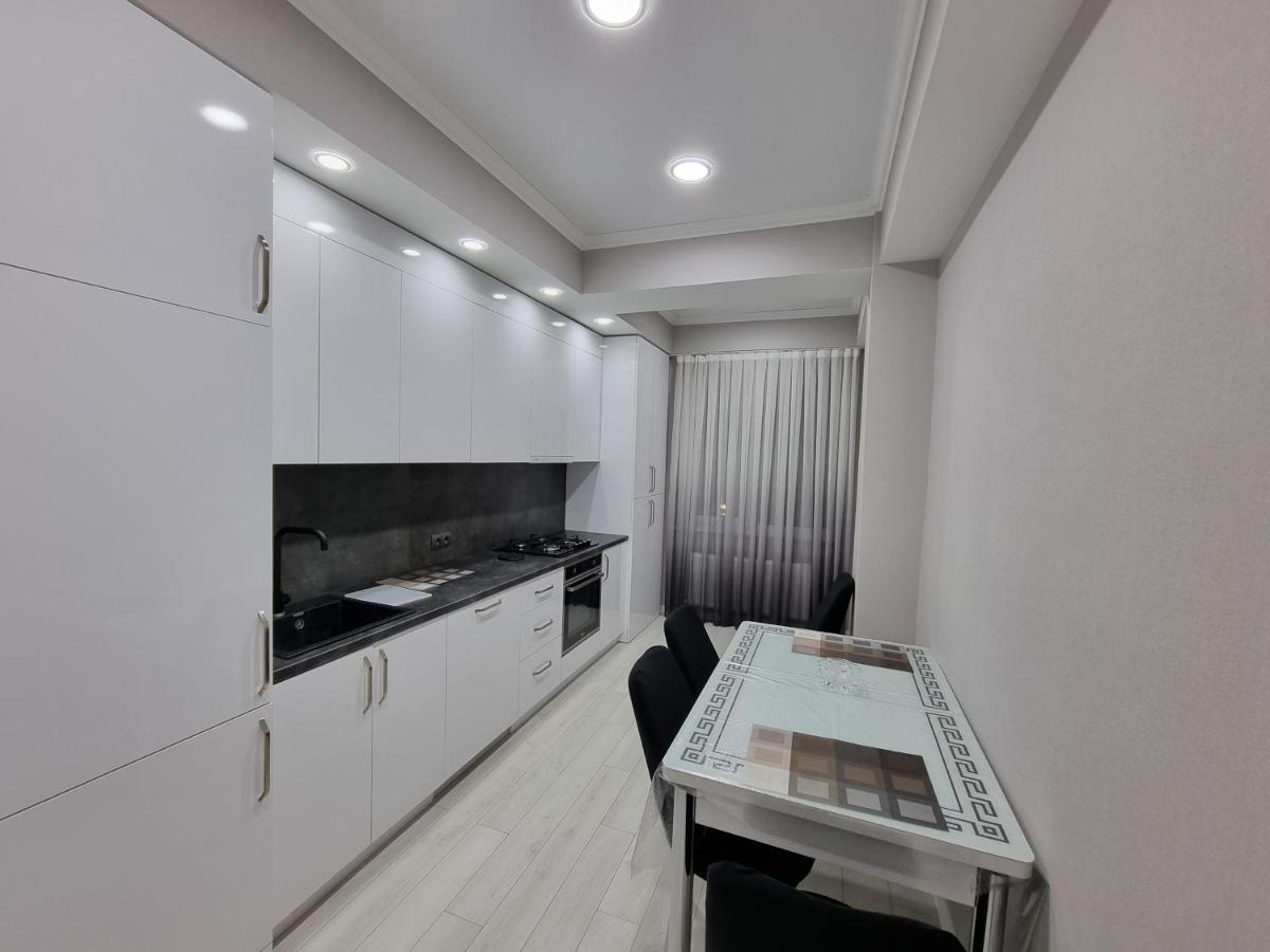 Grand Excelent New Ultra Central Apartments Kischinau Exterior foto